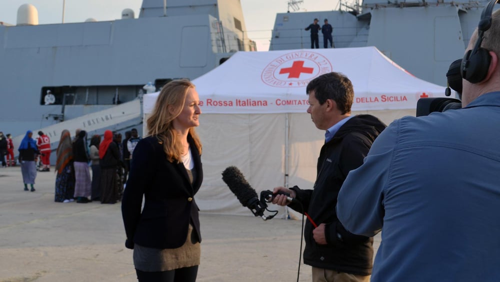 «Das Gesamtbild im Auge behalten»: Gauri van Gulik bei einem Interview in Italien. © Amnesty International