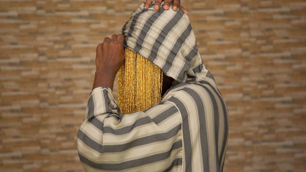 Schillernder Reporter: Wie Anas Aremeyaw Anas aussieht, weiss niemand. © Tiger Eye Foundation