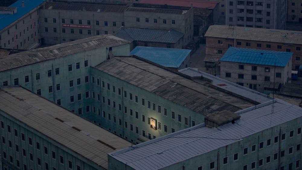 Geschlossene Gesellschaft: Porträt des Staatsgründers Kim Il-Sung in der nordkoreanischen Hauptstadt Pjöngjang. © REUTERS/Damir Sagolj/Files