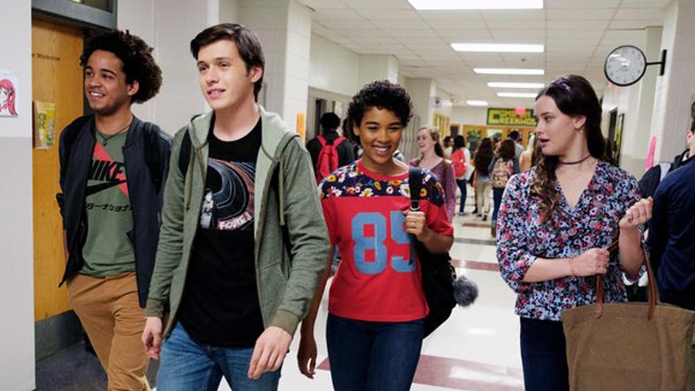 Am Schluss steht die ganze Schule hinter Simon (2. v. l.). © Ben Rothstein / Twentieth Century Fox / Everett