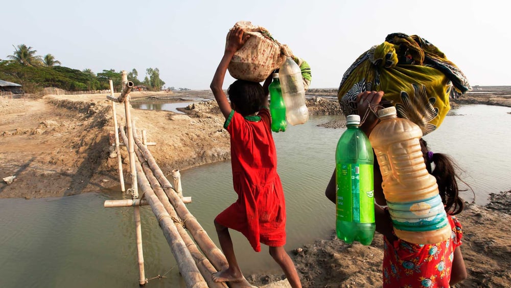 Wie hier in Bangladesch raubt der steigende Meeresspiegel vielen Menschen die Lebensgrundlage. © UNHCR/Saiful Huq Omi