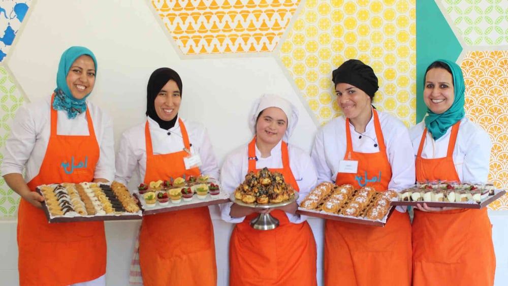 Stolz auf ihre marokkanischen Leckereien: Das Team im «Amal». © zvg