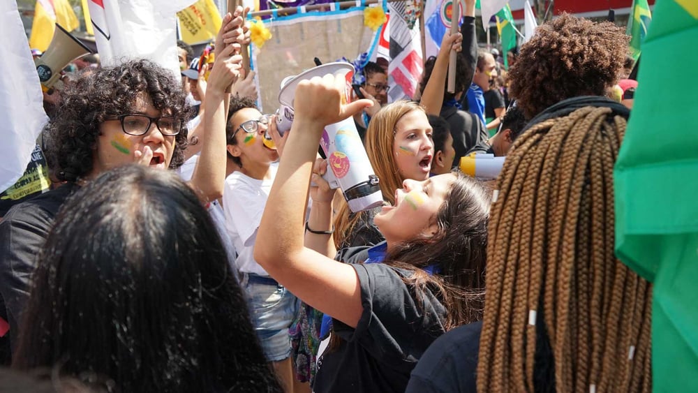 Proteste gegen Kürzungen im Bildungsbudget: Demonstrierende im September in São Paulo. © Andrzej Rybak