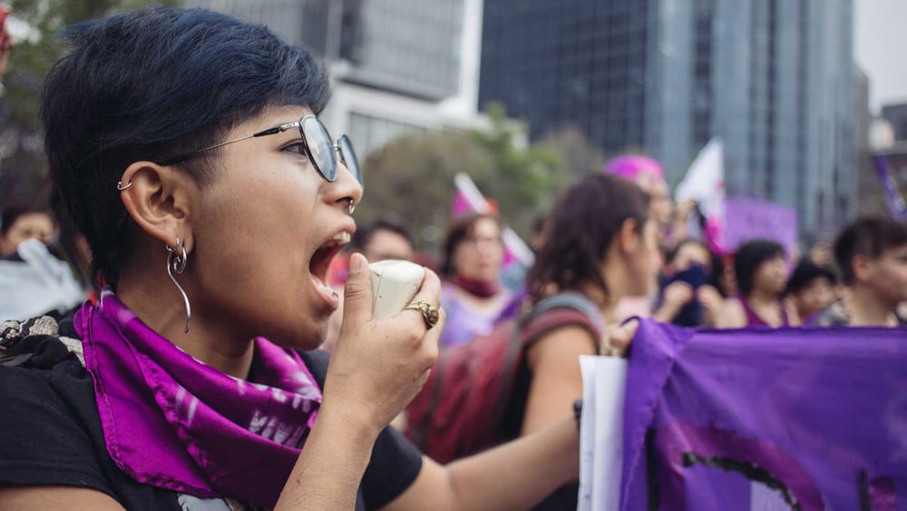 Sie vertritt ihre Meinung laut und klar: Demonstrantin in Mexiko-Stadt. © Sergio Ortiz / Amnesty International