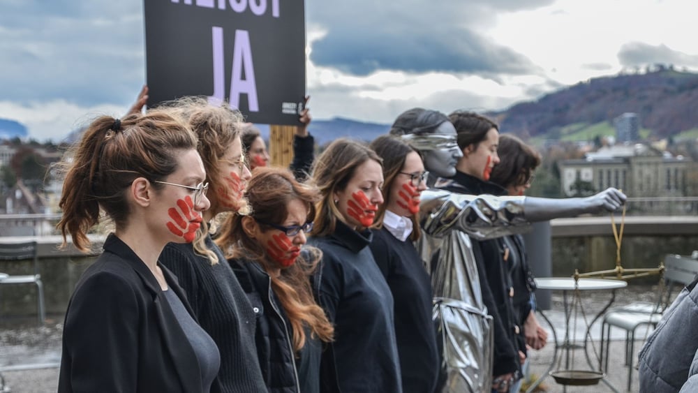 Kundgebung: «Nur Ja heisst Ja». © AI