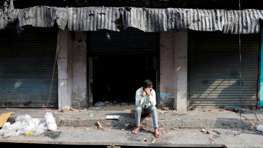 Dieses Haus von Muslim*innen wurde während der Unruhen im März 2020 angezündet. © REUTERS/Danish Siddiqui