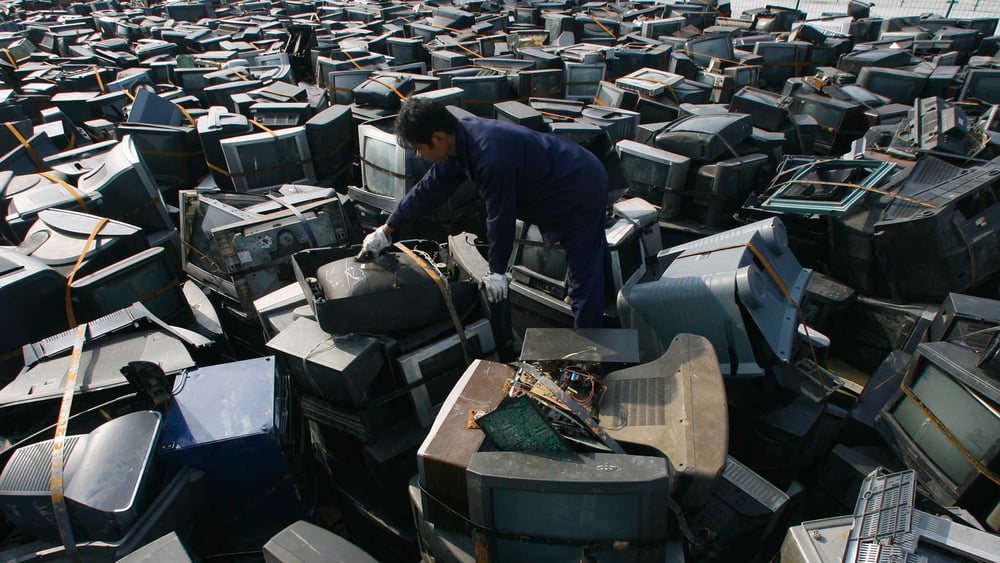 Immer mehr Elektroschrott, der sich in China türmt. Ein dystopisches Bild, wie das in Zukunft aussehen könnte, zeichnet Autor Chen Qiufan. © Getty Images / Jie Zhao