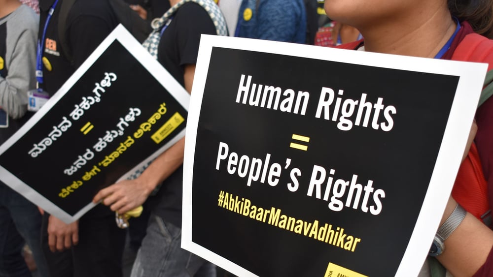 Solidaritätskundgebungen für Amnestys Sektion in Indien, die ihre Büros schliessen musste. © Amnesty International