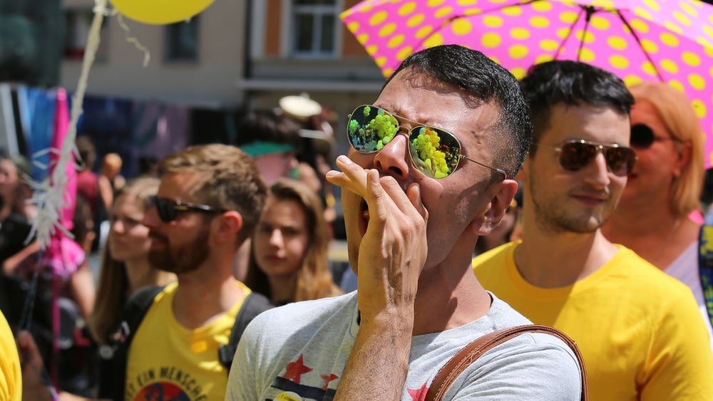 Zu den Highlights gehören die Prides in Schweizer Städten, an welchen Queeramnesty präsent ist. © Tobias Simon Mäder