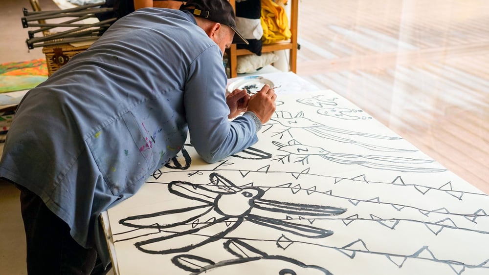 Jean-Yves Masset bei der Arbeit an schrägen Vögeln. © Jean-Marie Banderet / Olalla Piñeiro Trigo