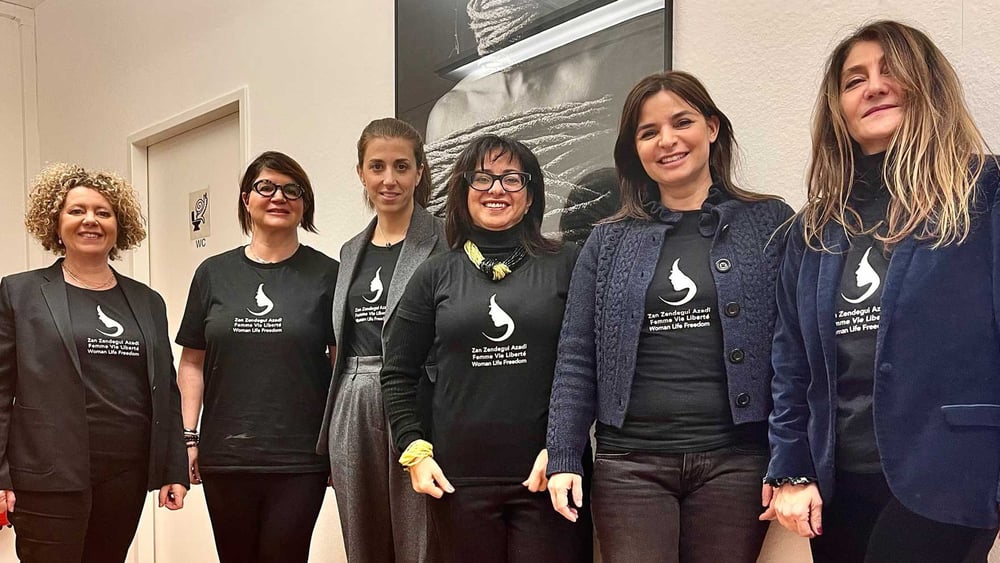 «Es ist eine Selbstverständlichkeit, dass wir so viel wie möglich tun, um zu helfen.» Die Gründerinnen des Vereins Zan Zendegui Azadi Suisse. © Amnesty International Schweiz