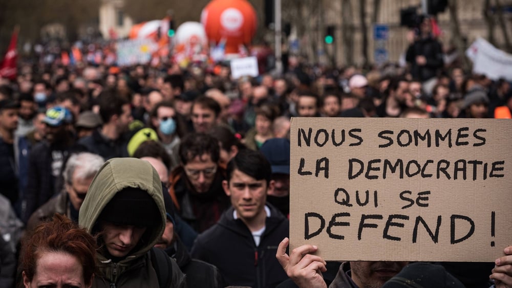 Gegen die geplante Rentenreform gingen in ganz Frankreich Hundertausende auf die Strasse. © IMAGO / Samuel Boivin