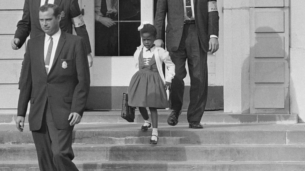 Vorbild für die Erzählung «Nachbarn»: Ruby Bridges musste 1960 auf dem Weg zur Schule von US-Marshals eskortiert werden.  © wikimedia /US DoJ
