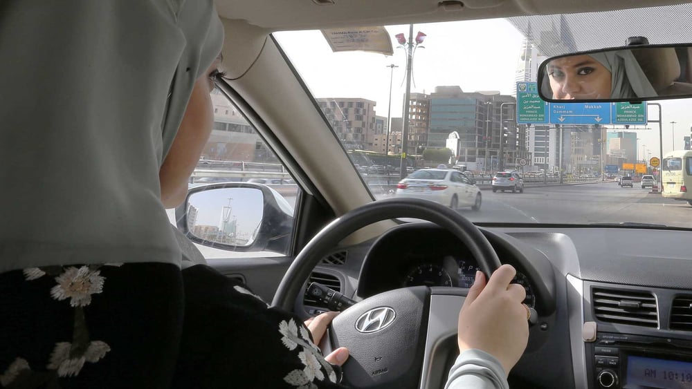 Dass saudische Frauen nun Auto fahren dürfen, wird als grosser Erfolg gefeiert. Dabei sind die Rechte der Frauen immer noch sehr beschnitten.  © Ahmed Yosri / Keystone