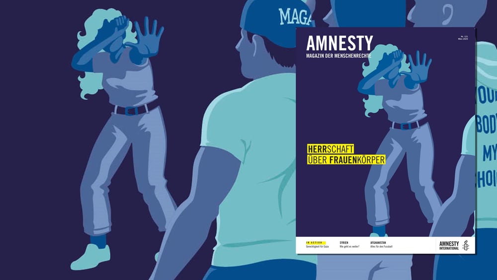 Cover des Magazins mit einem Ausschnitt des Doppelseitenbildsmit einer Frau, die drei männliche Angreifer abwehrt.