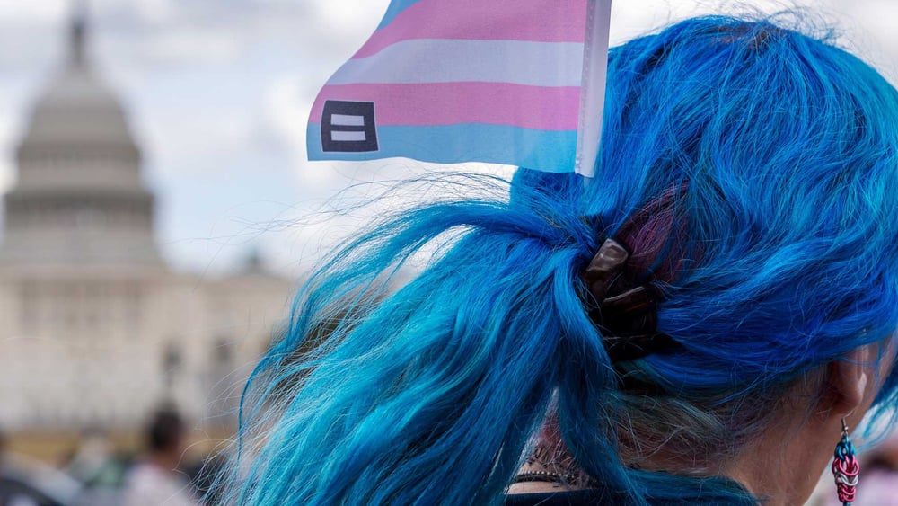 Präsident Trump führt einen regelrechten Kampf gegen trans Personen in den USA – doch diese setzen sich zur Wehr. © Jacquelyn Martin / AP Photo