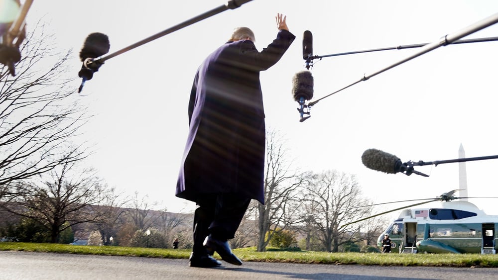 Kritische Medien werden von Präsident Trump beschimpft, ignoriert oder ausgeschlossen. © Jacquelyn Martin / AP Photo