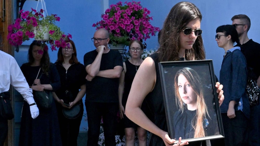 Trauer um die getötete ukrainische Schriftstellerin Victoria Amelina. © Sergei Supinsky / AFP / Keystone