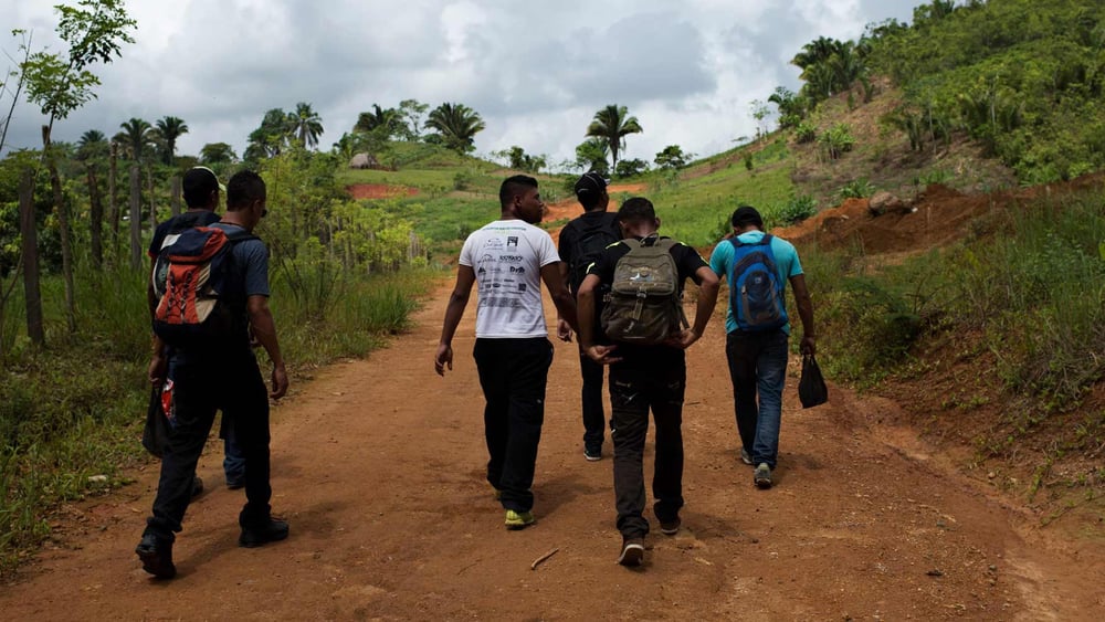 Un groupe traversant la frontière du Guatemala. © Amnesty International/Encarni Pindado