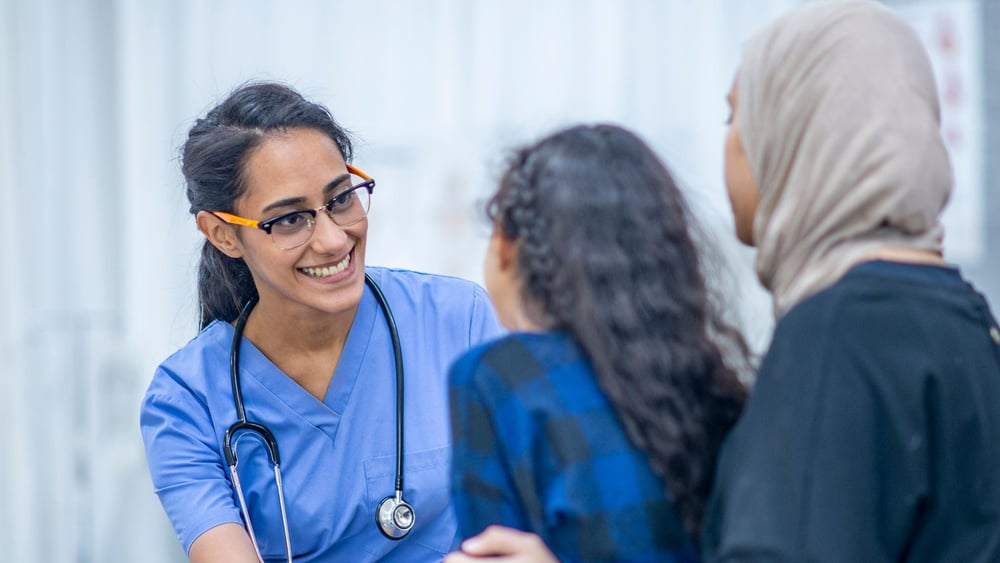 Gerade geflüchtete Frauen und Mädchen haben oft spezielle medizinische Bedürfnisse, denen nur unzulänglich entgegengekommen wird.© FatCamera / istock
