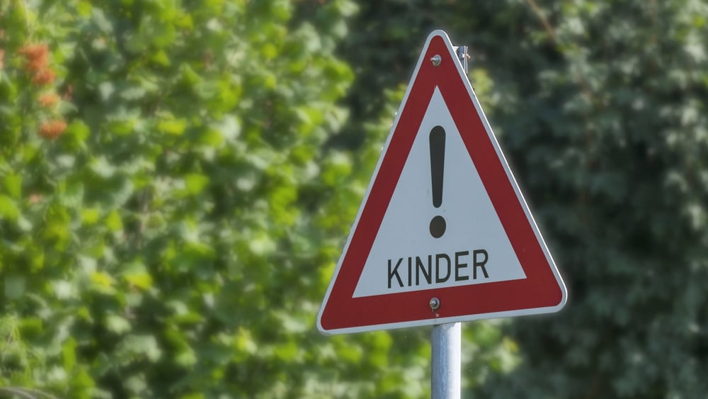 Minderjährige unterstehen einem besonderen Schutz. © IMAGO/imageBROKER/Anna Reinert
