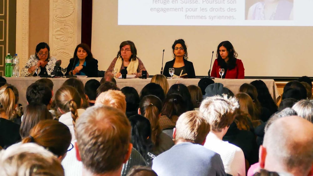 «Wir sind stolz, euch einen Teil unserer Geschichte weitergeben zu können»: Raneem Ma’touq und Amal Nasr in Bern. © Amnesty International, Lise Cordey