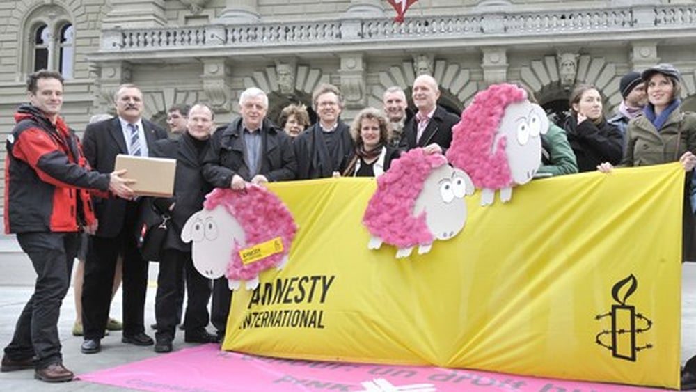 2010 übergab Amnesty International dem Bund eine Petition für den besseren Schutz von LGBT-Flüchtlingen. Seither ist einiges in Gang gekommen