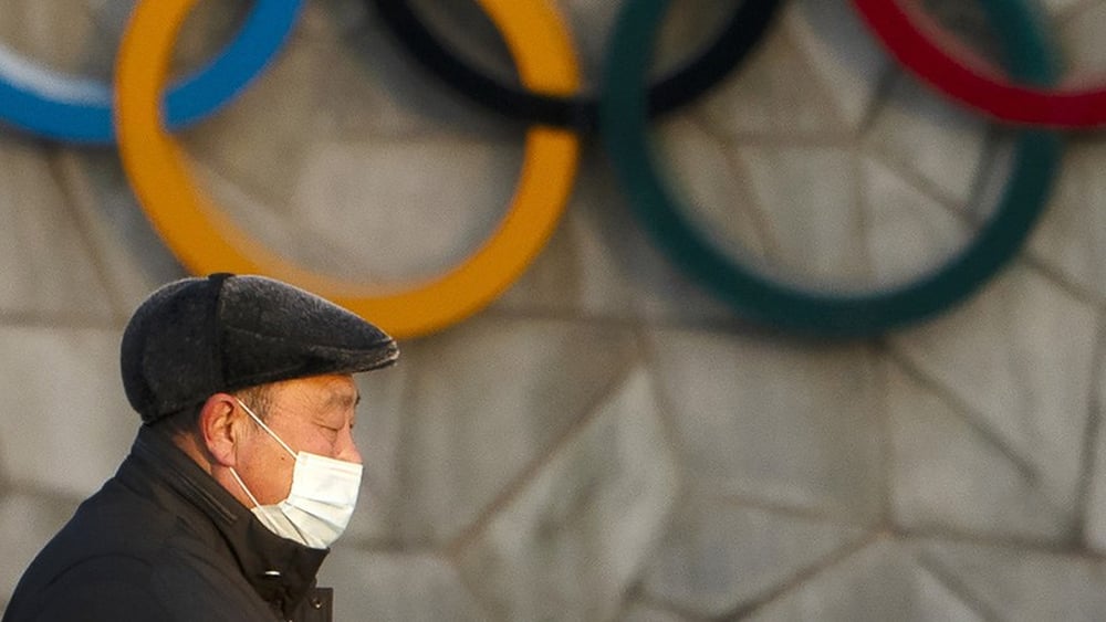 Vor dem Nationalstadion in Beijing. © AP Photo/Mark Schiefelbein via Keystone