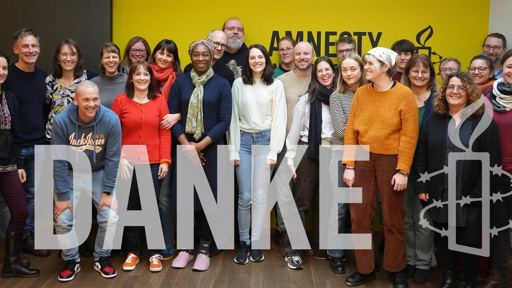 Ohne die Unterstützung unserer Aktivist*innen, Mitglieder und Spender*innen wären die Erfolge in der Menschenrechtsarbeit nicht möglich: Das Amnesty-Team der Schweizer Sektion (hier ein Teil der Mitarbeiter*innen) sagt Merci!  © Amnesty Schweiz