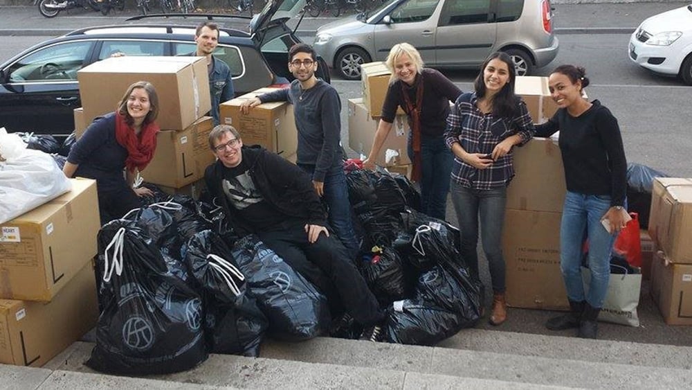 Fleissiges Sammeln für #baselhilftmit © Jakob Merane