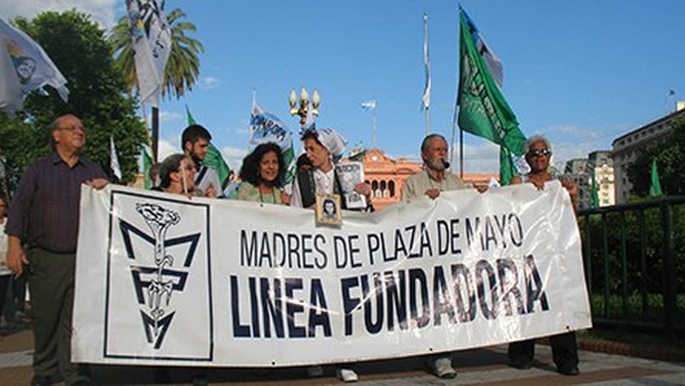 Les Abuelas peuvent compter sur la relève de leurs petits-enfants pour poursuivre le travail de recherche après le décès des fondatrices du mouvement. © Theodora Peter