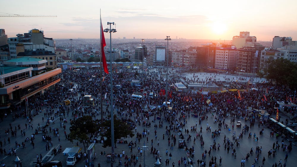 Rassemblement sur la place Taksim, juin 2013. © Eren Aytug/Nar Photos