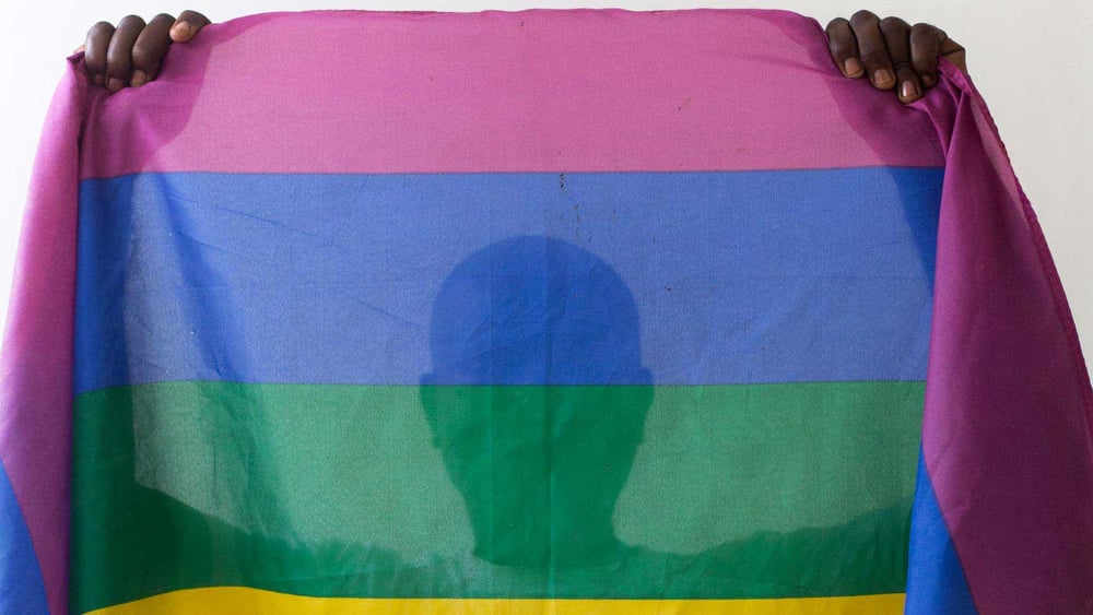«On ne doit plus voir des dépouilles de personnes traînées dans les rues à cause de leur orientation sexuelle, ou d’autres subir la stigmatisation», s’indigne  Driss, militant sénégalais pour les droits des personnes LGBTI. © Amnesty International/Toby Binder