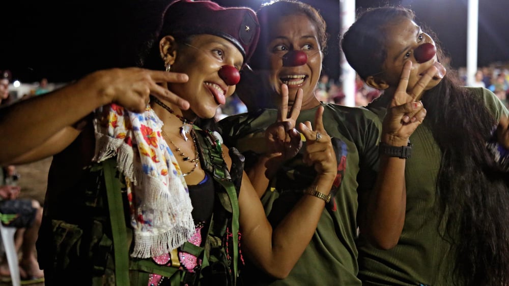 Utiliser les outils du clown pour travailler sur les traumatismes et accompagner le processus de paix, c’est le pari d’un comédien colombien et d’une psychiatre allemande. © Clown Up