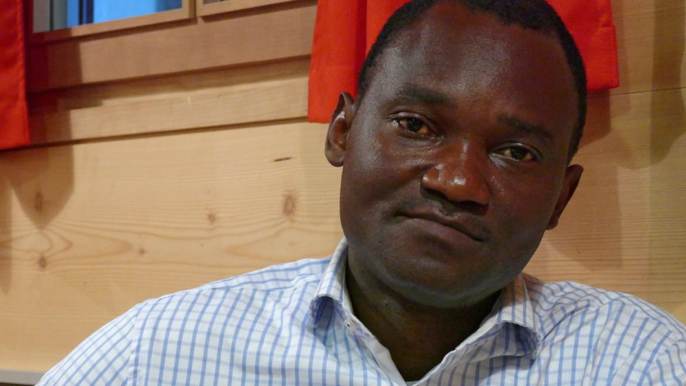 En RDC comme en exil, Emmanuel Mbolela est habité par le mot d’ordre entendu lors d’une conférence au pays: «Ou nous nous assumons, ou nous nous consumons.» © Amnesty International/Camille Grandjean-Jornod