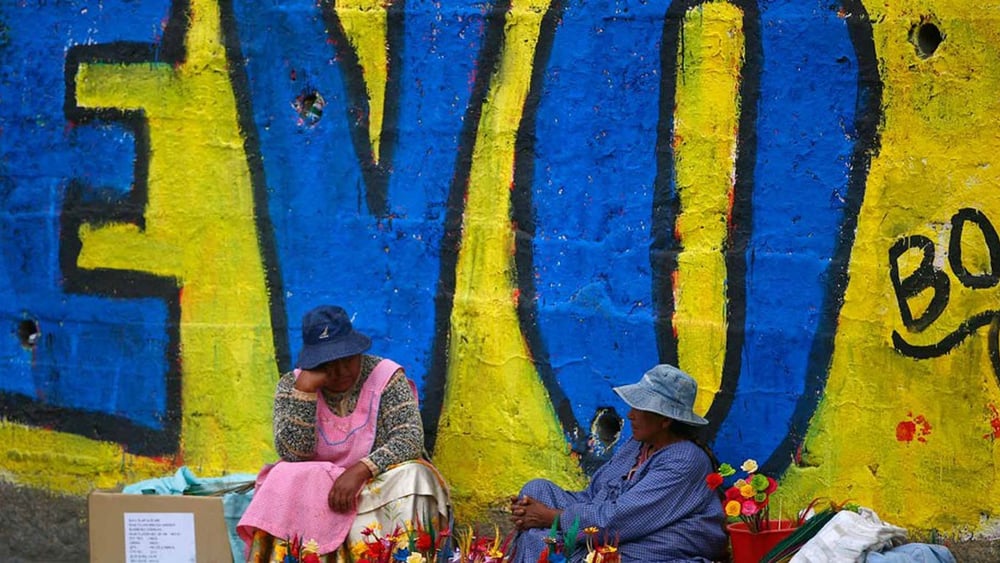 Douze ans après sa première élection, le soutien au président bolivien Evo Morales s’effrite, mais celui-ci semble déterminé à rester au pouvoir, quitte à recourir à des pratiques de plus en plus autoritaires. © AP Photo/Enric Marti