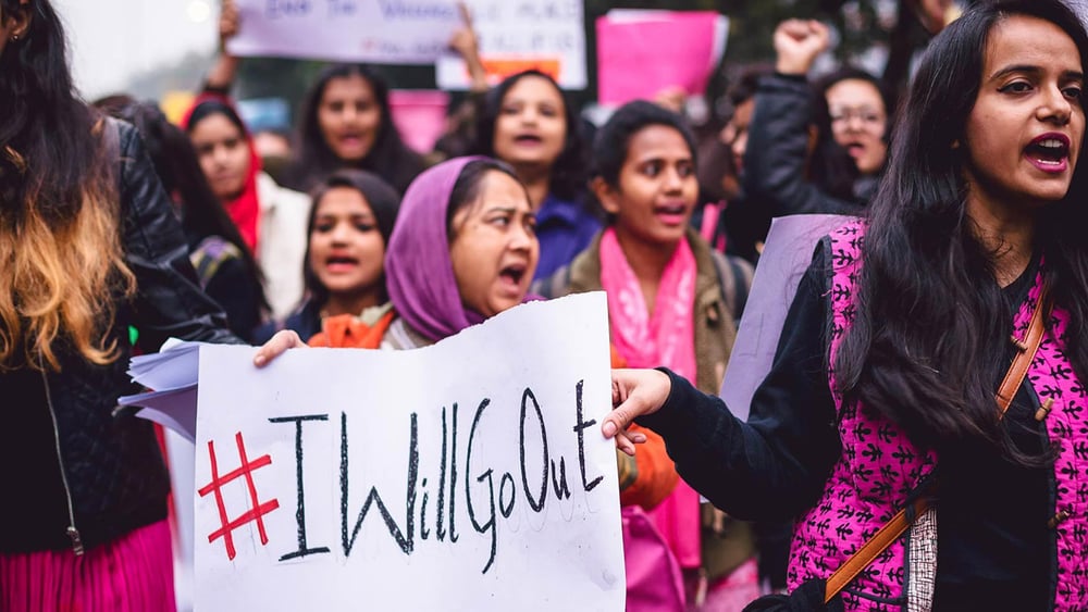 L’organisation de Japleen Pasricha (à droite) mène des campagnes, en ligne et dans la rue. Ici, en 2014, elle manifeste sous le slogan «I will go out», pour défendre le droit des femmes à circuler en sécurité dans les espaces publics. © Tarun Chawla/Feminism In India