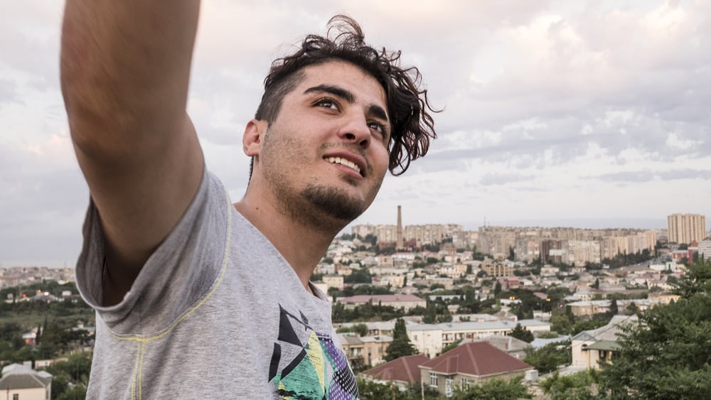 Le reporter Mehman Huseynov a été condamné à deux ans de prison pour « diffamation » après avoir dénoncé la torture subie lors d’un interrogatoire policier. © Nicolas Brodard