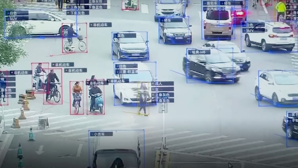 La Chine s’est dotée du plus large réseau de vidéosurveillance «intelligent» du monde. Chaque citoyen peut être repéré et suivi à la trace, où qu’il se situe dans le domaine public. © YouTube, capture d’écran