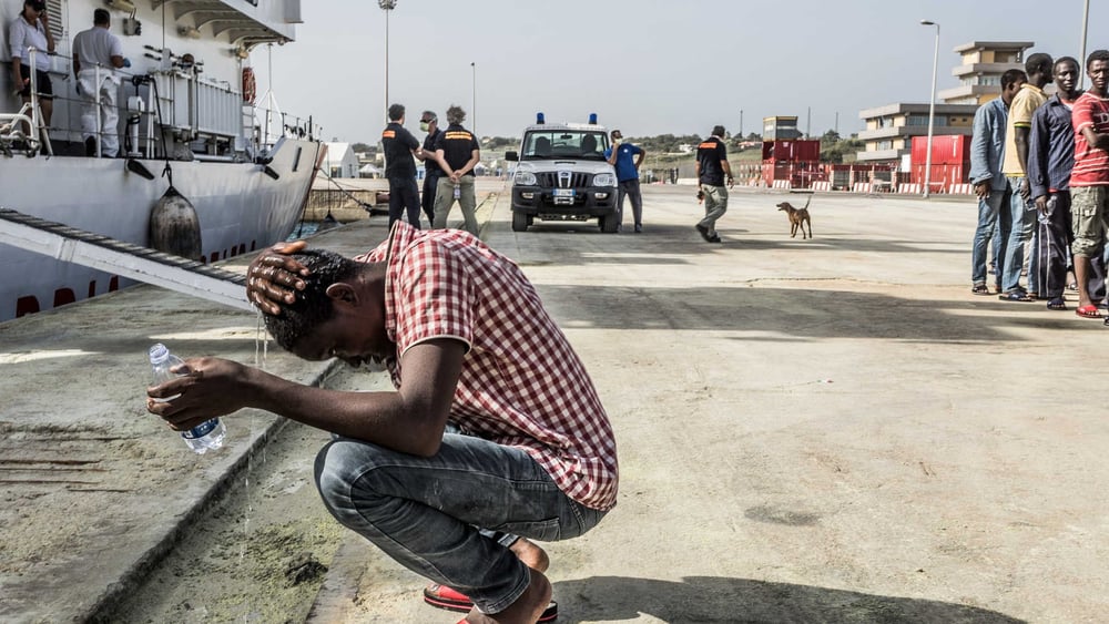 Le journaliste Étienne Dubuis a recueilli les témoignages de dizaines d’hommes, de femmes et d’enfants originaires d’Afrique de l’Ouest, arrivés en Europe après la chute de Mouammar Kadhafi en Libye. © Giles Clarke/Getty Images
