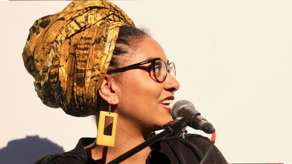 Pamela Ohene-Nyako, historienne à l'Université de Genève et activiste afro-féministe, a lancé Afrolitt' en 2016. © Ashley Moponda