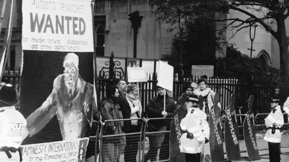 Les membres d'Amnesty dénoncent l'injustice publiquement, comme ici en Angleterre. © AI