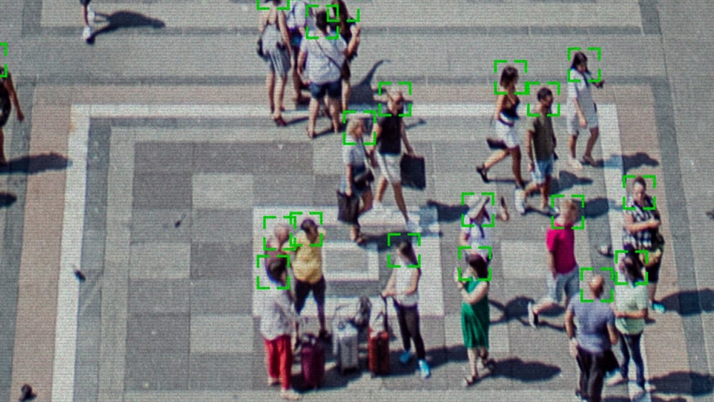 En Suisse, la police utilise aussi des logiciels de reconnaissance faciale. Sur la photo : une place à Milan. © istock / martinwimmer