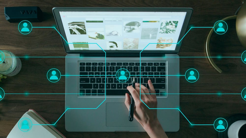 La digitalisation de nos sociétés a deux facettes: d'un côté elle est incontournable dans notre quotidien, de l'autre elle atteint massivement nos droits humains.© Buffix / Pixabay