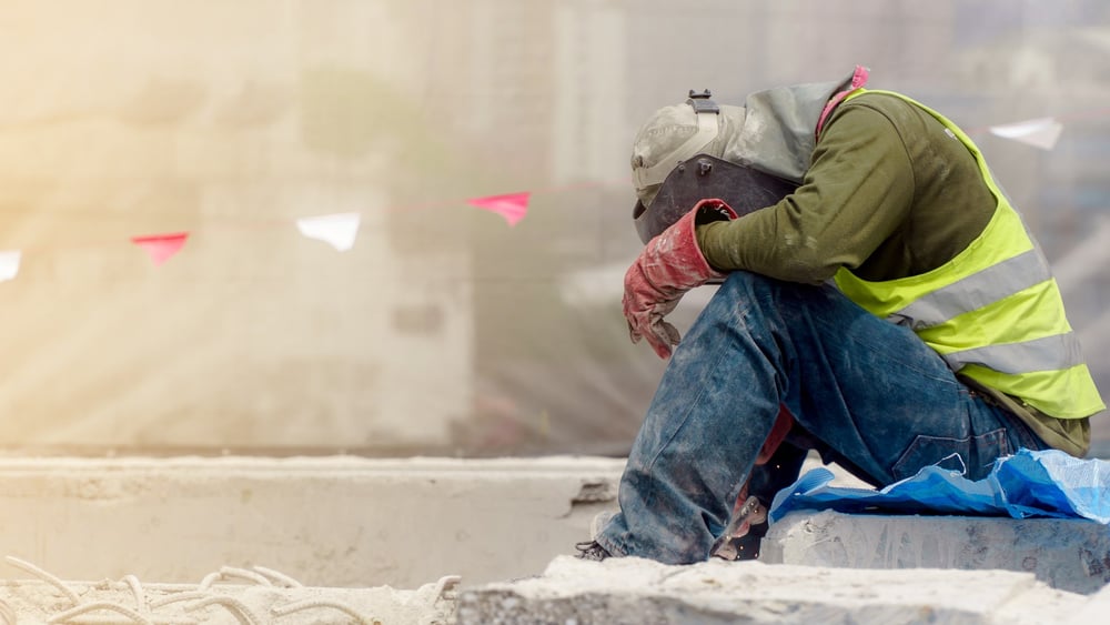Pour préparer la Coupe du monde de foot au Qatar, les ouvriers travaillent dur, sous des températures qui atteignent parfois les 40 degrés. © Ekkasit A Siam/Shutterstock