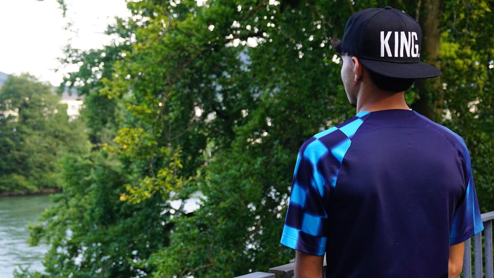 Ali* préférerait rentrer chez lui, mais il doit continuer à faire face à un avenir incertain en Suisse. © Manuela Reimann Graf/Amnesty Suisse