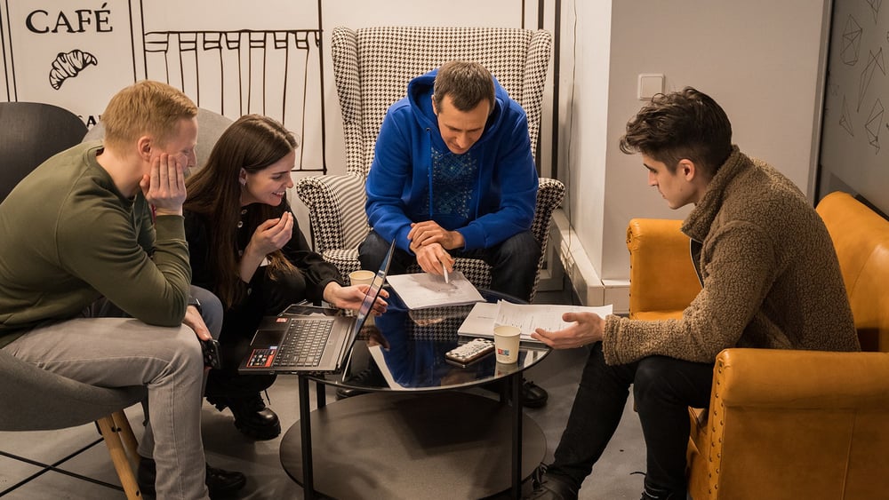 Les opposant·e·x·s à Loukachenko n’ont souvent pas d’autre choix que de s’exiler de Biélorussie. Depuis l’exil, la résistance s’organise en ligne. © Andrej Vasilenko