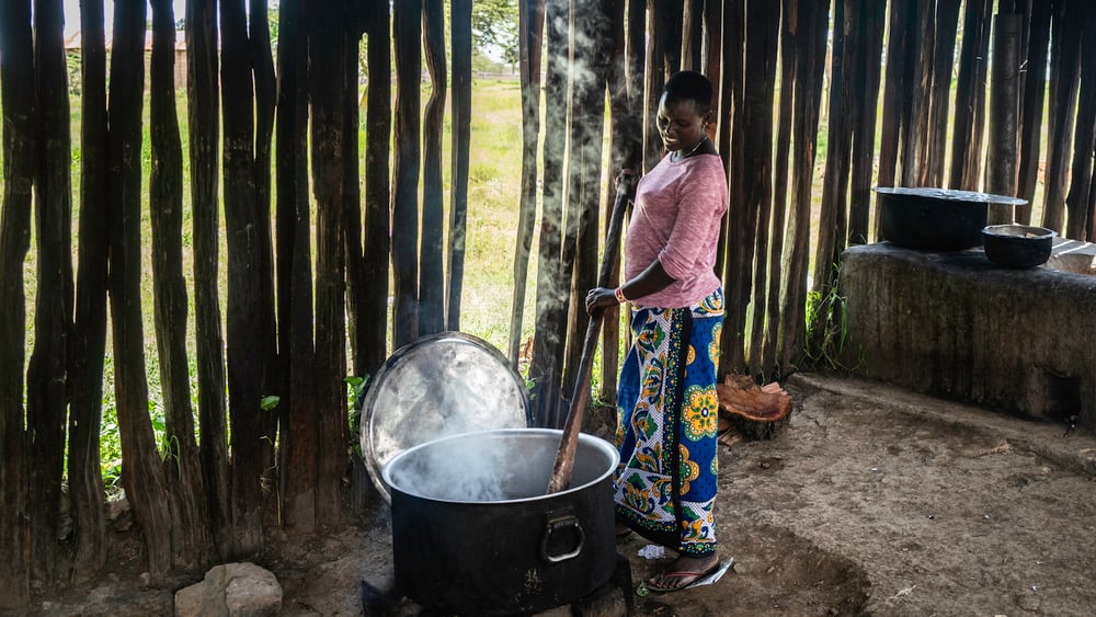 Grâce à la Samburu Girls Foundation, les jeunes filles kényanes peuvent aller à l’école et vivre pleinement leur vie d’enfant. © Nicoló Lanfranchi
