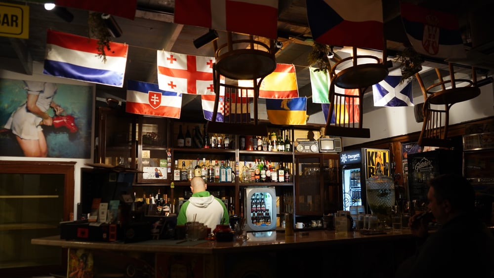 Dans la capitale arménienne Erevan, le Bardak se veut un refuge pour celleux qui ont dû fuir le Haut-Karabakh. © Yohan Châble / Izia Rouviller