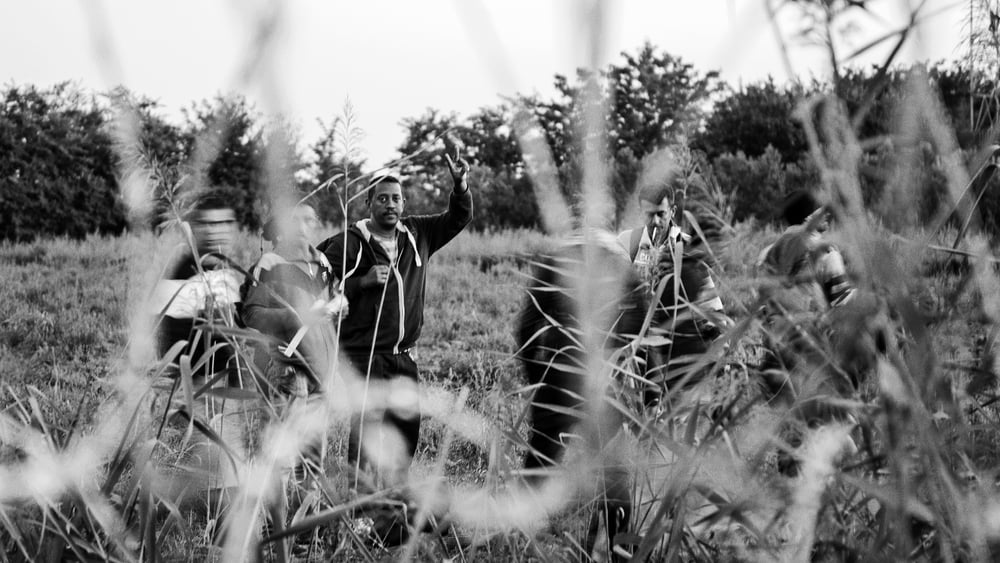 Des réfugié·e·s et migrant·e·s en Hongrie, septembre 2015. © Attila Husejnow